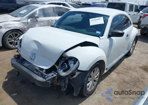 2015 Volkswagen Beetle 1.8T Fleet Edition z USA, uszkodzony, nr VIN 3VWF17AT0FM623548